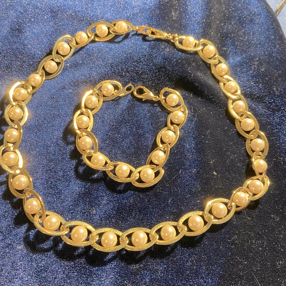 Matching gold and faux pearl 18” necklace with matching bracelet